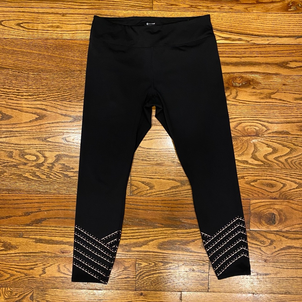 GAIAM Black Leggings with Gold Pattern accents - Size Large